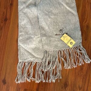 NWT Alpaca Camaro gray scarf
